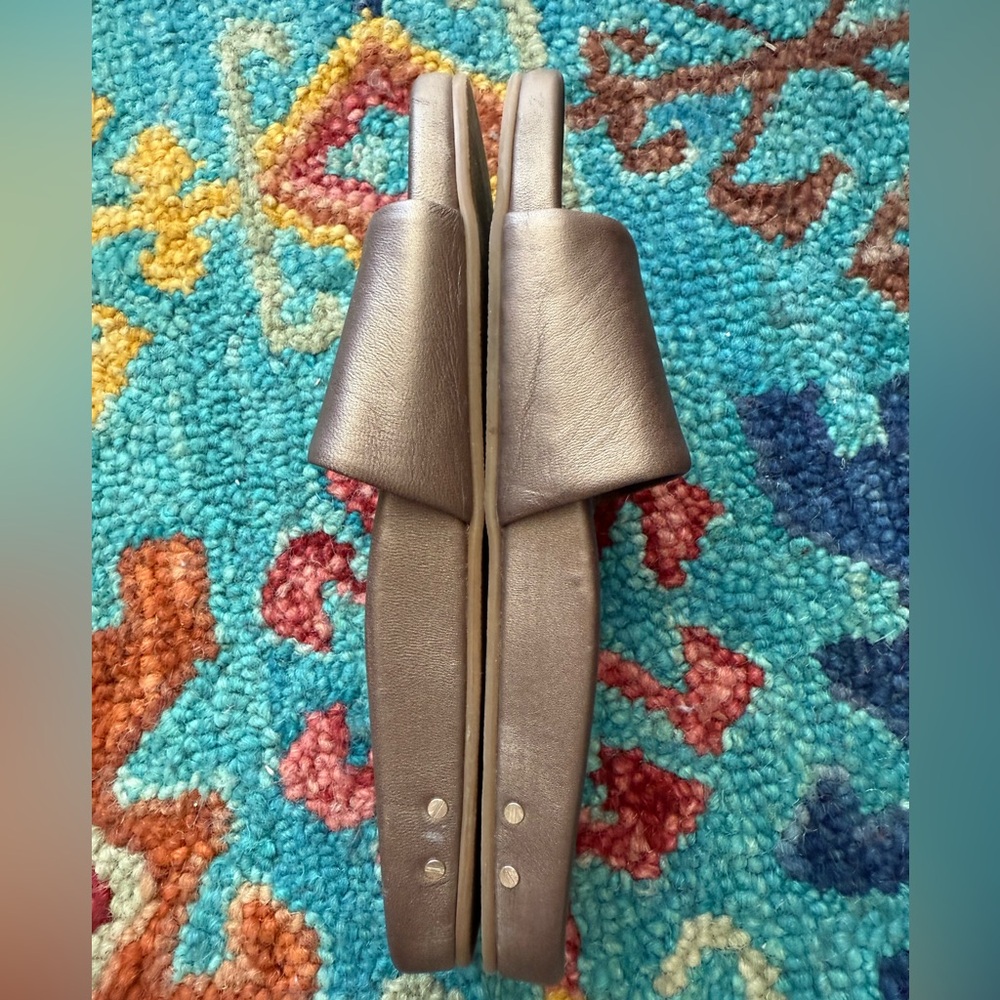 Beek Gallito Slide Sandals Leather Slip On- 9. Worn twice. EUC. Gorgeous bronze! - Picture 3 of 5